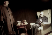 Luci e ombre di una dittatura lontana e vicina: “Colloquio notturno con un uomo disprezzato” di Friedrich Dürrenmatt debutta al Teatro Garage di Genova