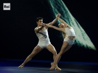 “Danza con me”: su Rai 1, lo show di Roberto Bolle è un elogio alla danza