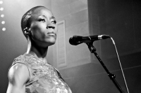 La regina del Mali: Rokia Traoré in concerto all’Auditorium Parco della Musica di Roma