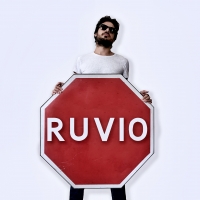 RUVIO, il primo album di Alessandro Ruvio: quando le parole e le note sembrano conoscerti
