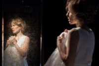 Il Ballo degli specchi: al Vascello i riflessi molteplici di Sonia Bergamasco