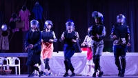 “La masseria delle allodole” di Michele Sinisi: il teatro contemporaneo racconta tra ferocia e normalità il massacro degli armeni