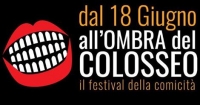 “Siete tutti invitati”: all’ombra del Colosseo la straripante comicità di Andrea Perroni