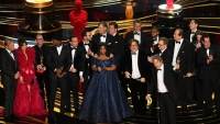 I produttori e il cast di Green Book sul palco degli Oscar