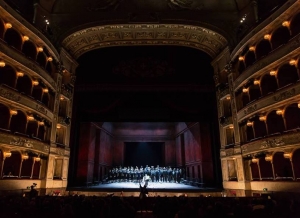 In bilico tra la vita e il teatro: una riflessione sul dittico “Cavalleria Rusticana/Pagliacci” di Pippo Delbono al Teatro dell’Opera di Roma