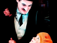 “Il Monello”: la magia del capolavoro cinematografico di Charlie Chaplin rivive a teatro