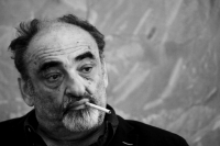 Milano: al Teatro Elfo Puccini Alessandro Haber in un monologo tra alcool e fumo sull’eco di Bukowski